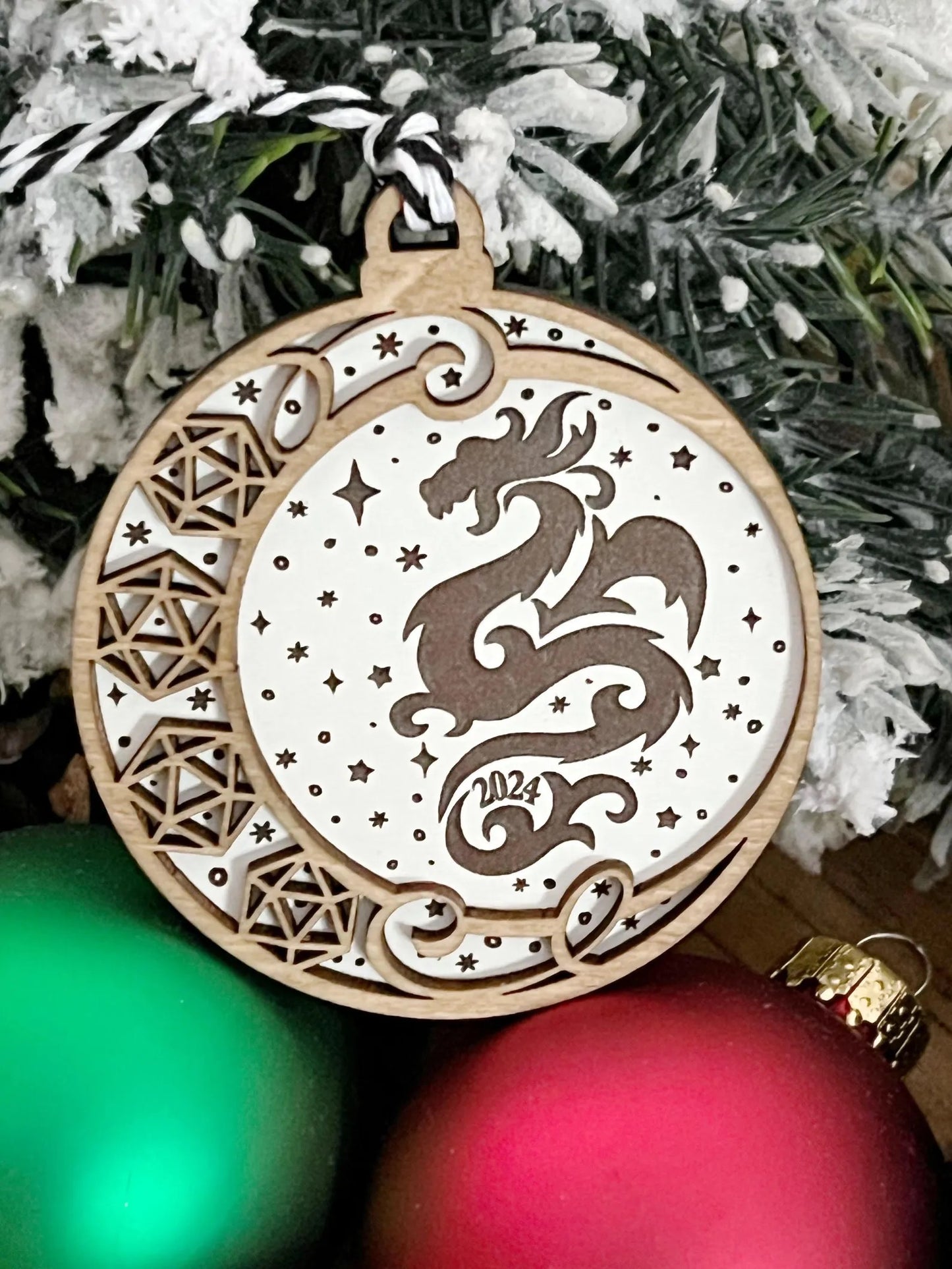 2025 Dragon-themed D20 RPG Dice Game Ornament: Perfect for Christmas & Easter Baskets Tags
